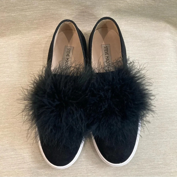 STEVE MADDEN Sz 7.5 Emily Black Suede Feather Pom Pom  Slip On Sneakers Shoes - Picture 3 of 12